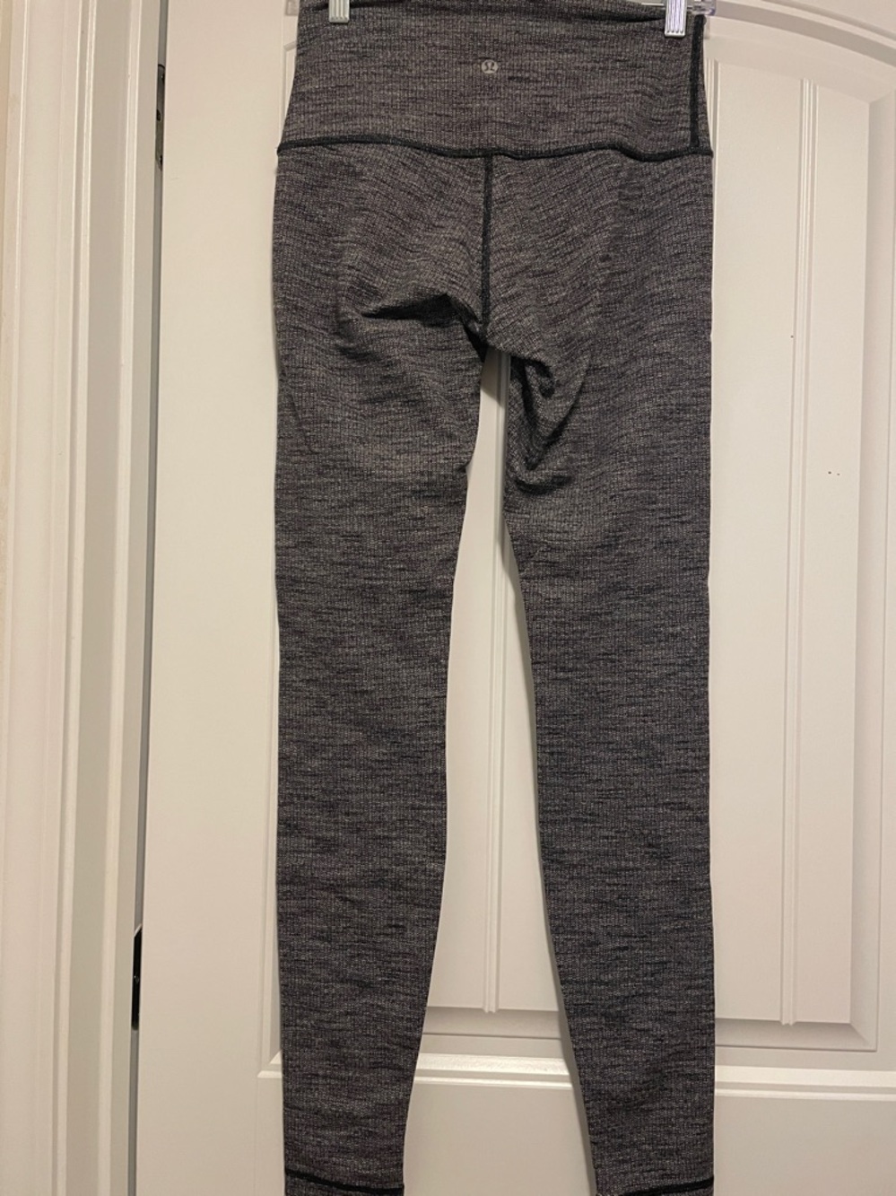 Lululemon Marbled Gray Leggings Size 6. - Picture 4 of 6